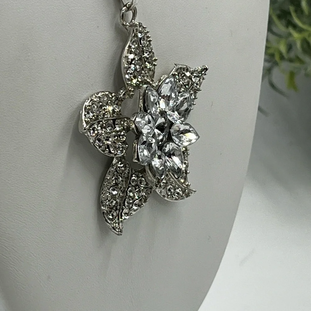 Betsey Johnson necklace 32”
